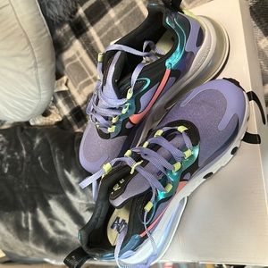 Nike sneakers,women’s 7 also kids 5.5,used small scuff of top of 1 shoesworn3-4x